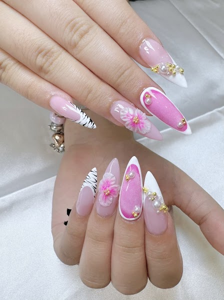 Stunning 3D floral nail art by Utopia Nails